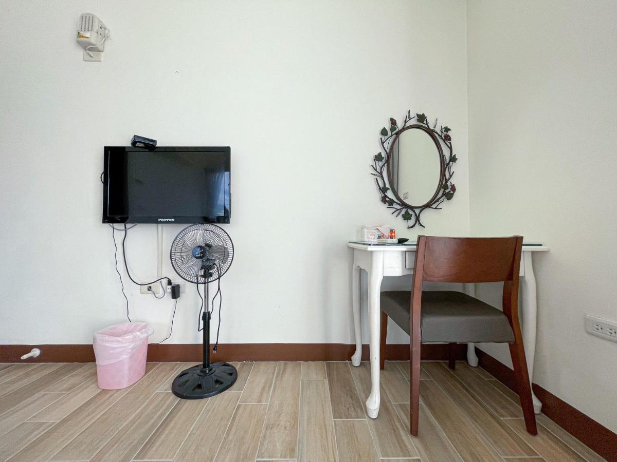 Sevilla Hostel Taitung Bagian luar foto